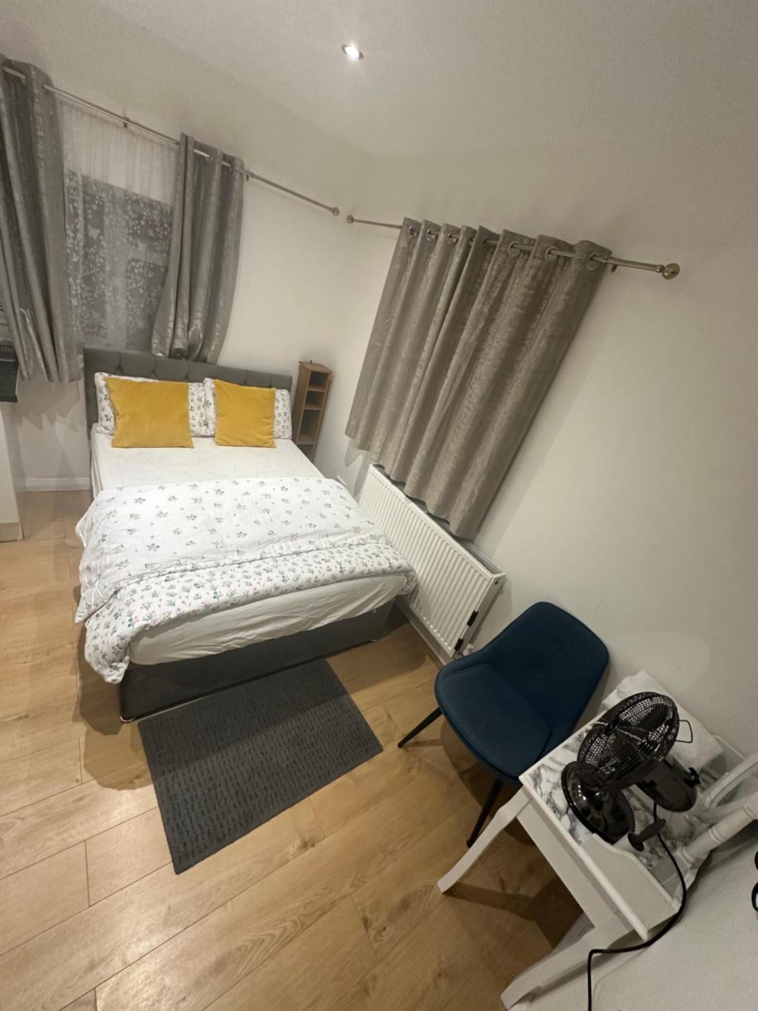 4Th Studio Flat With Private Own Bathroom A London Luxury Family Home Setup And Furnished With Double Bed Plus A Double Futon-Sofa Bed A Single Futon Bed A Baby Cot And Garden And Free Parking Exterior foto
